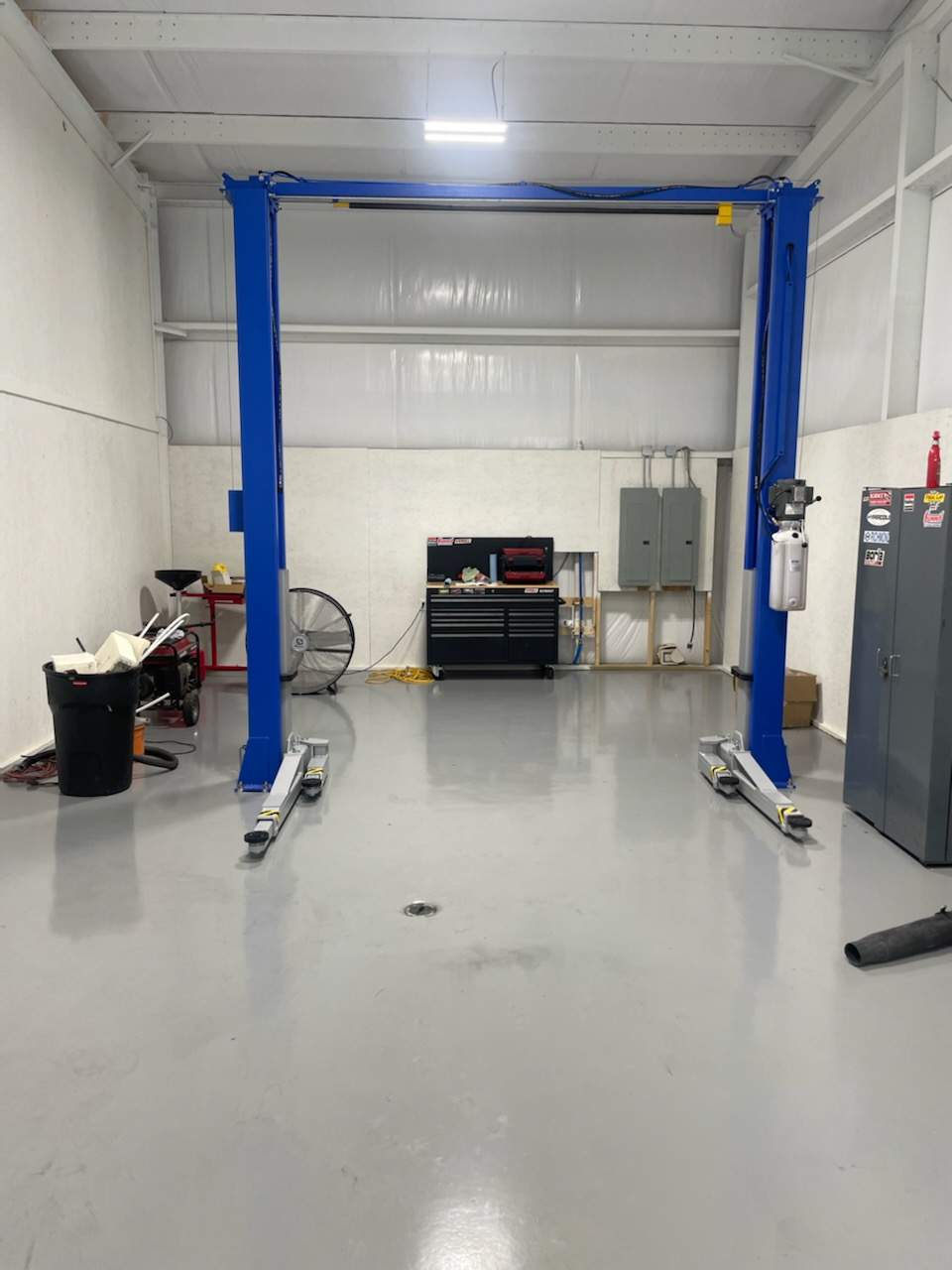 2-post hydraulic lift installation in garage